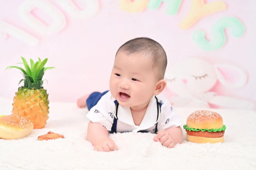 北流宝宝在妈妈肚子里